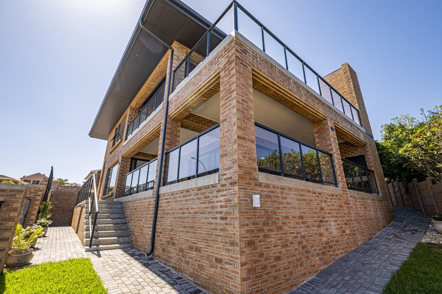 4 Bedroom Property for Sale in Wavecrest Eastern Cape